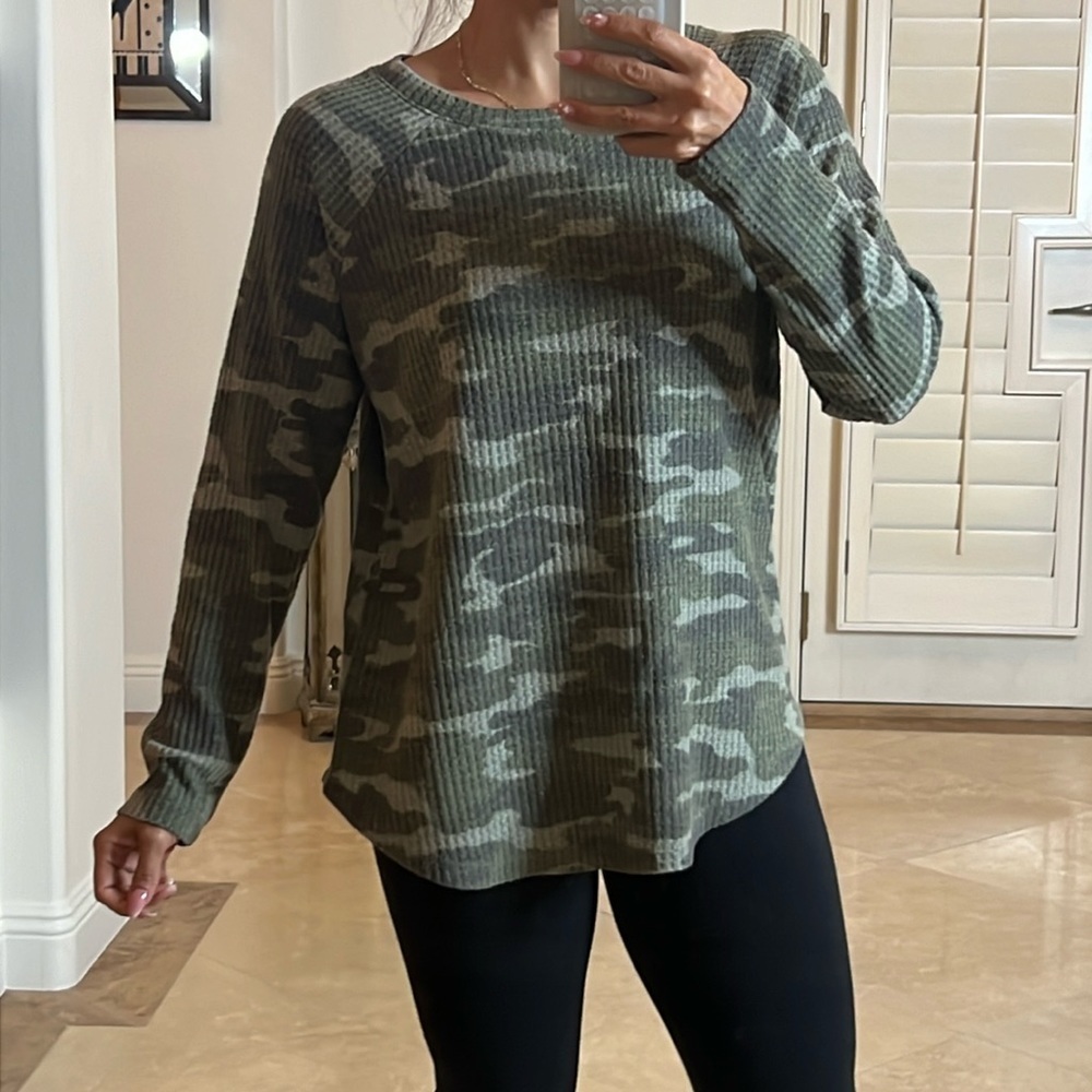 💕Cute Camo Top💕